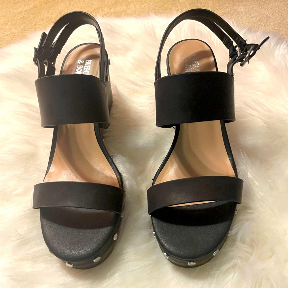Super hip, black wedge sandals with studs